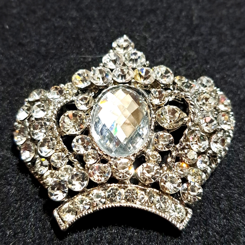 Lg rhinestone brooch